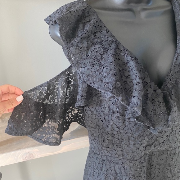 NWT Lovers and Friends Abella Lace Romper - Picture 3 of 9